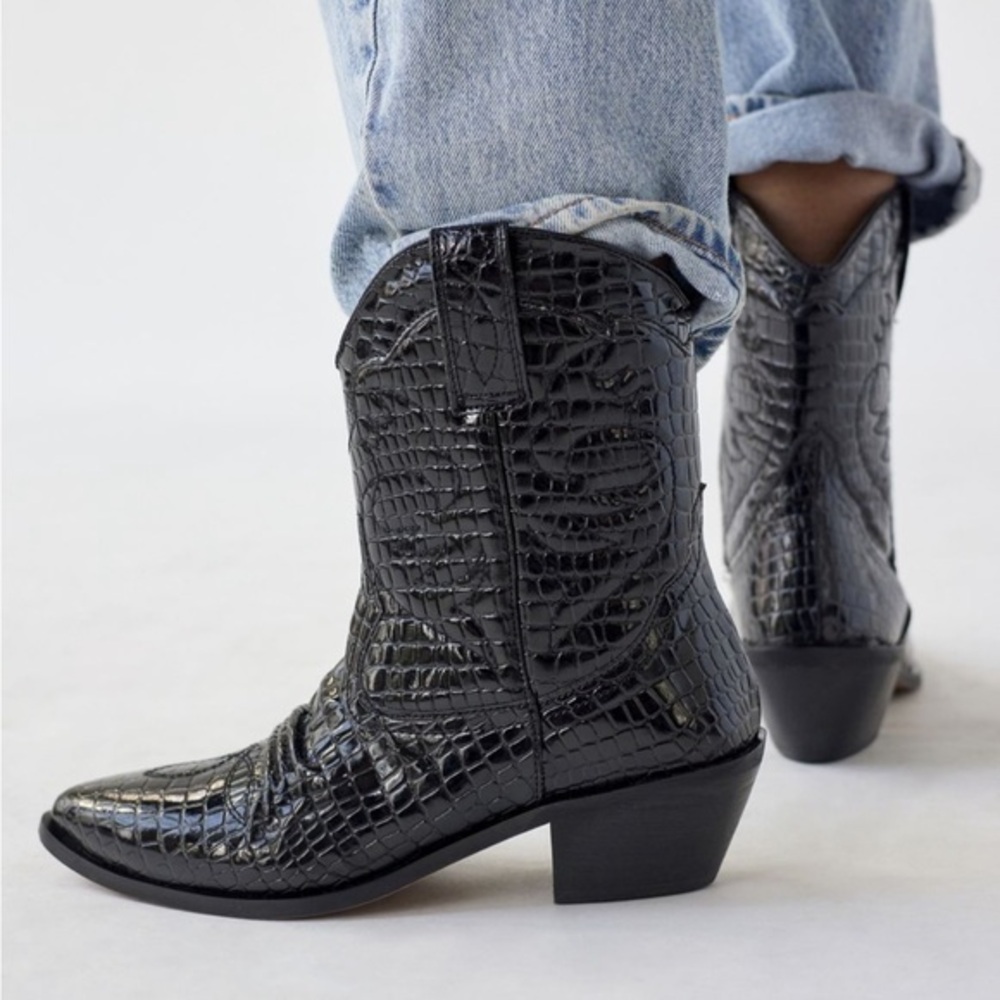 NIB Urban Outfitters Lynn Croc Cowboy Black Booties Boots Women Size 6.0 Rare